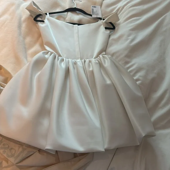 COPY - Elegant White Sleeveless Dress